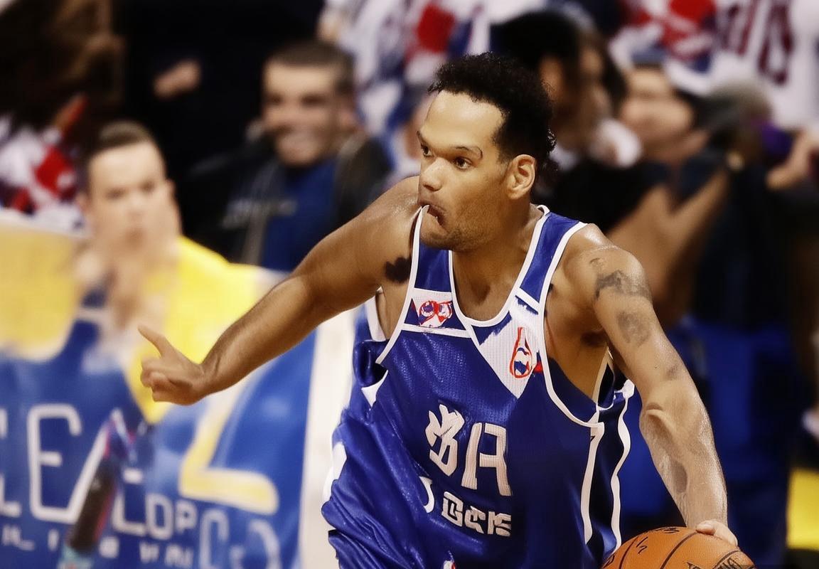 NBA经典对决:勇士对阵爵士,库里米切尔双星闪耀